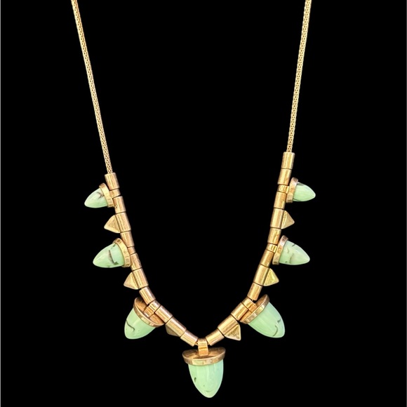 🔥Chunky Faux Turquoise & Gold Tone Necklace🔥 - Picture 2 of 5